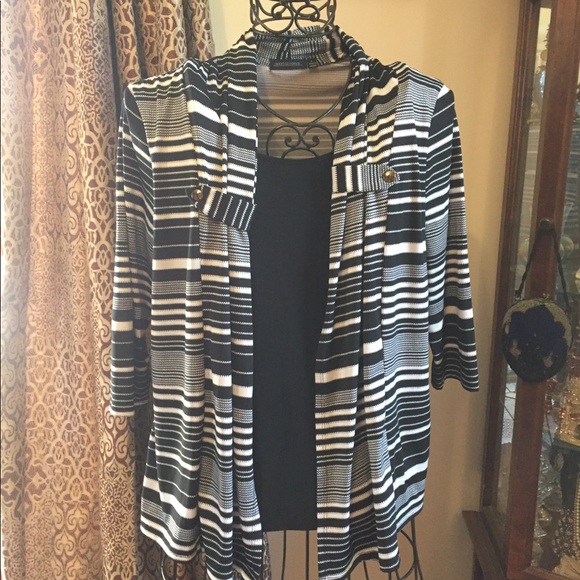 Beautiful B&W top by Notations - Picture 1 of 8
